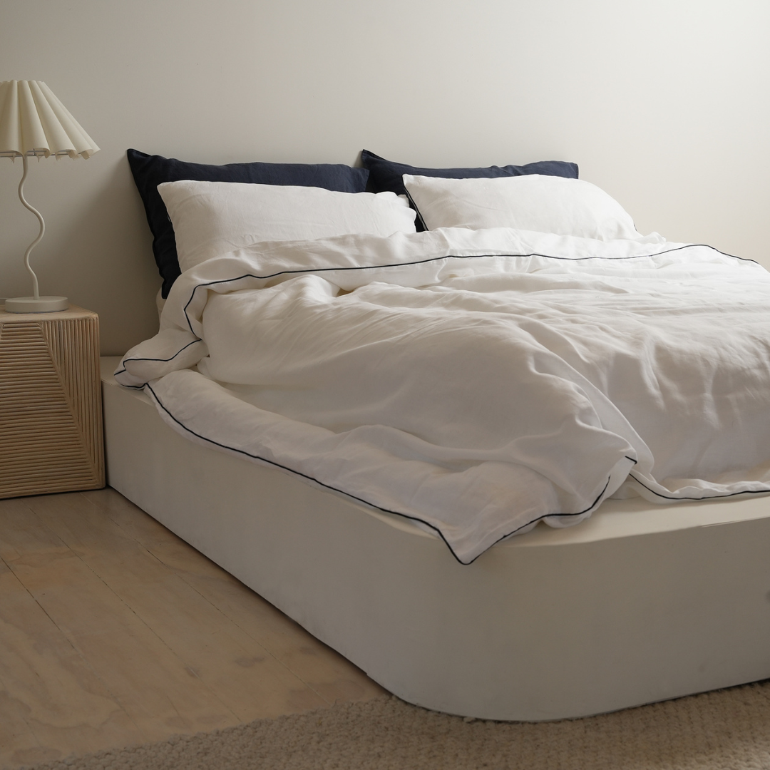 100% french flax linen piped duvet cover set in white/ navy