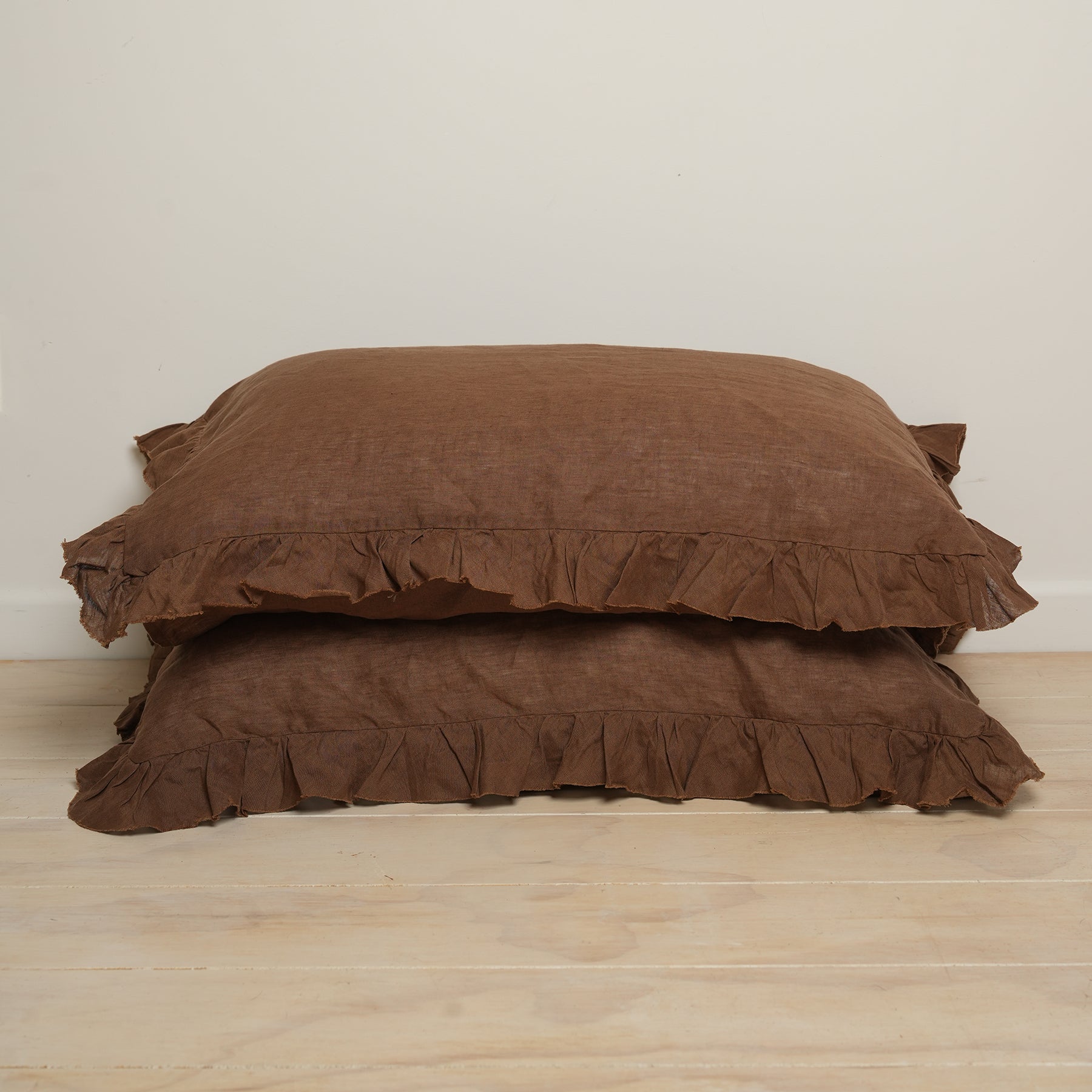 100% french flax linen ruffle edge pillowcase pair in mocha