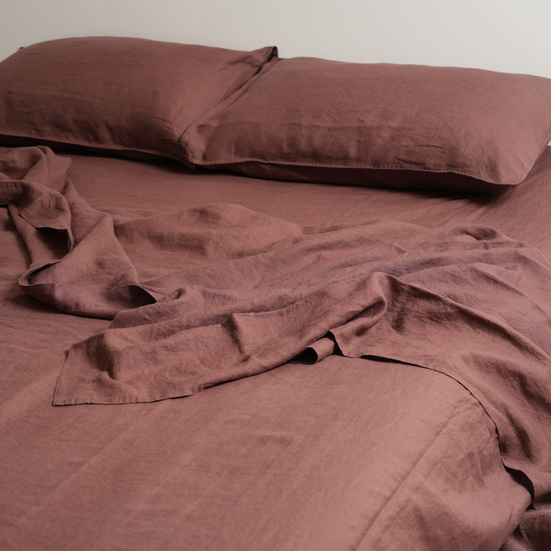 100% french flax linen sheet set in cocoa, close-up