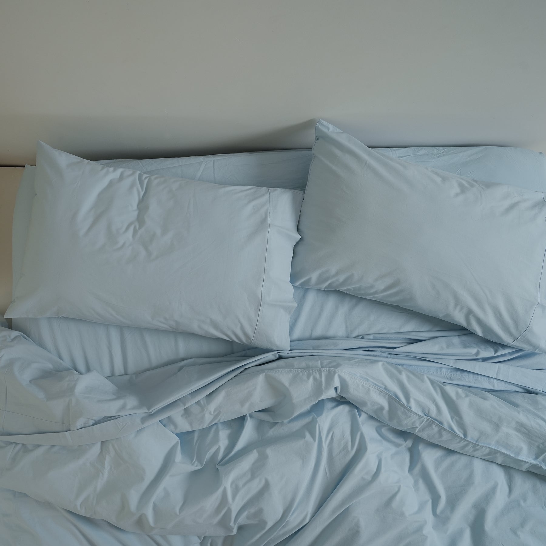 100% stonewashed cotton sheet set in sky blue, detail view