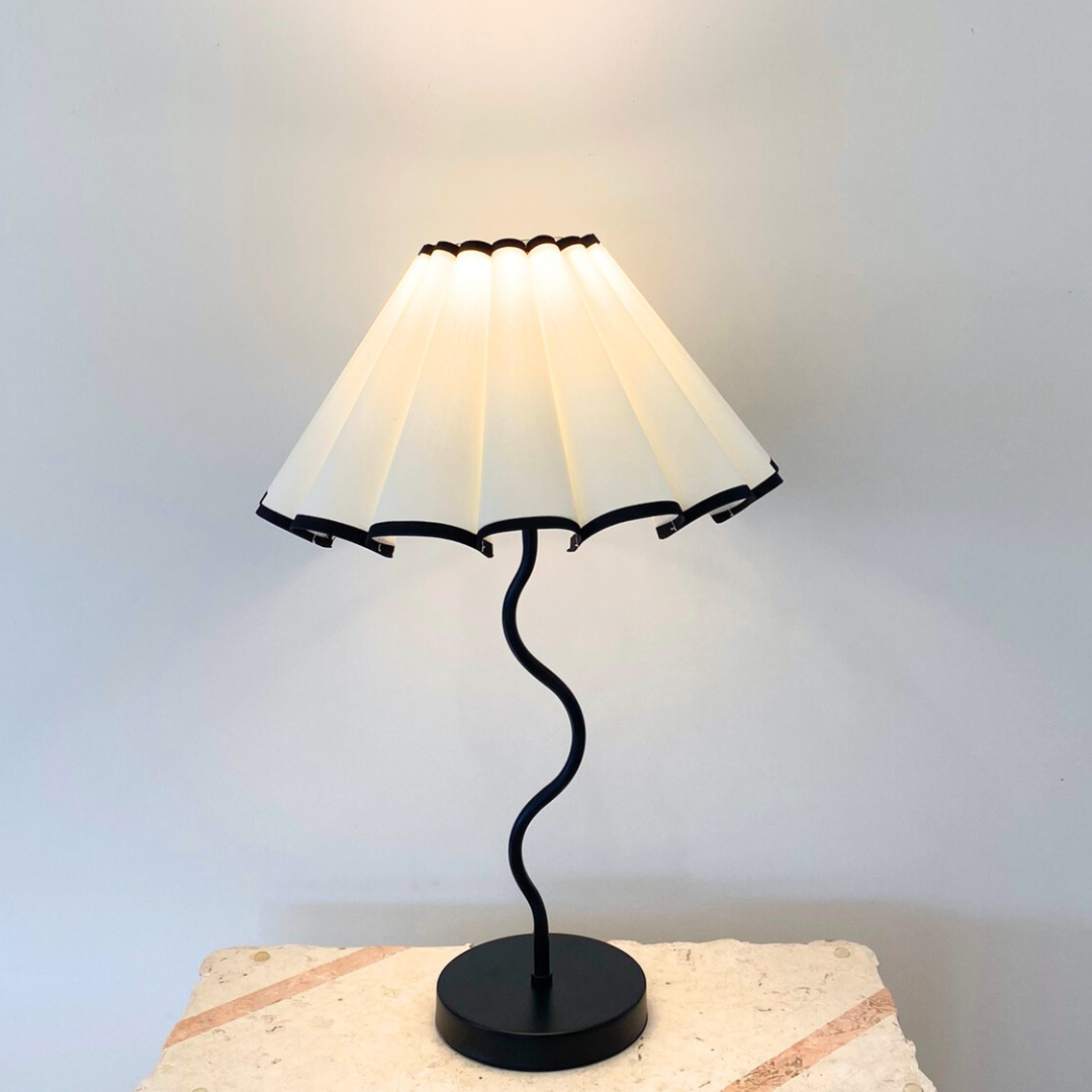 Harper Wavy Lamp- Black