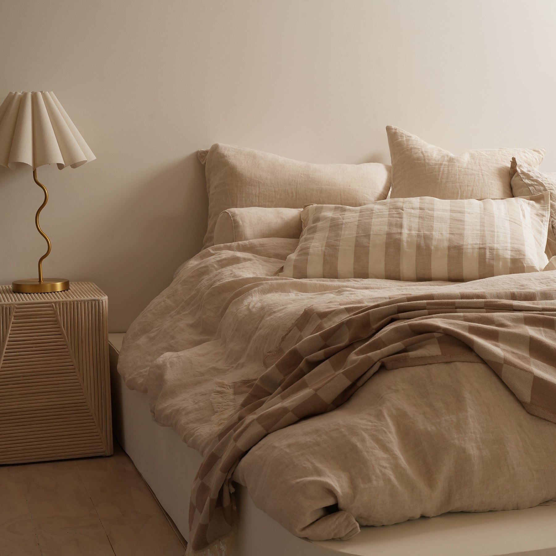 French flax linen duvet cover set in Natural Oat detail view