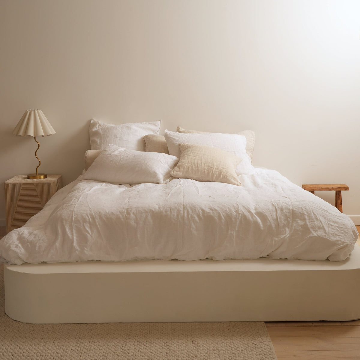 French flax linen duvet cover set in White detail view