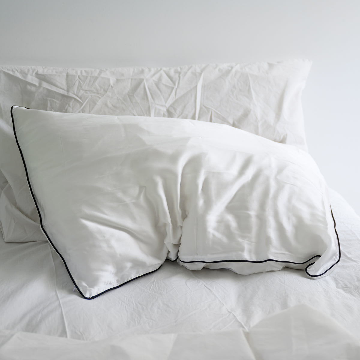 100% Pure Silk Pillowcase - Milk with Black Piping
