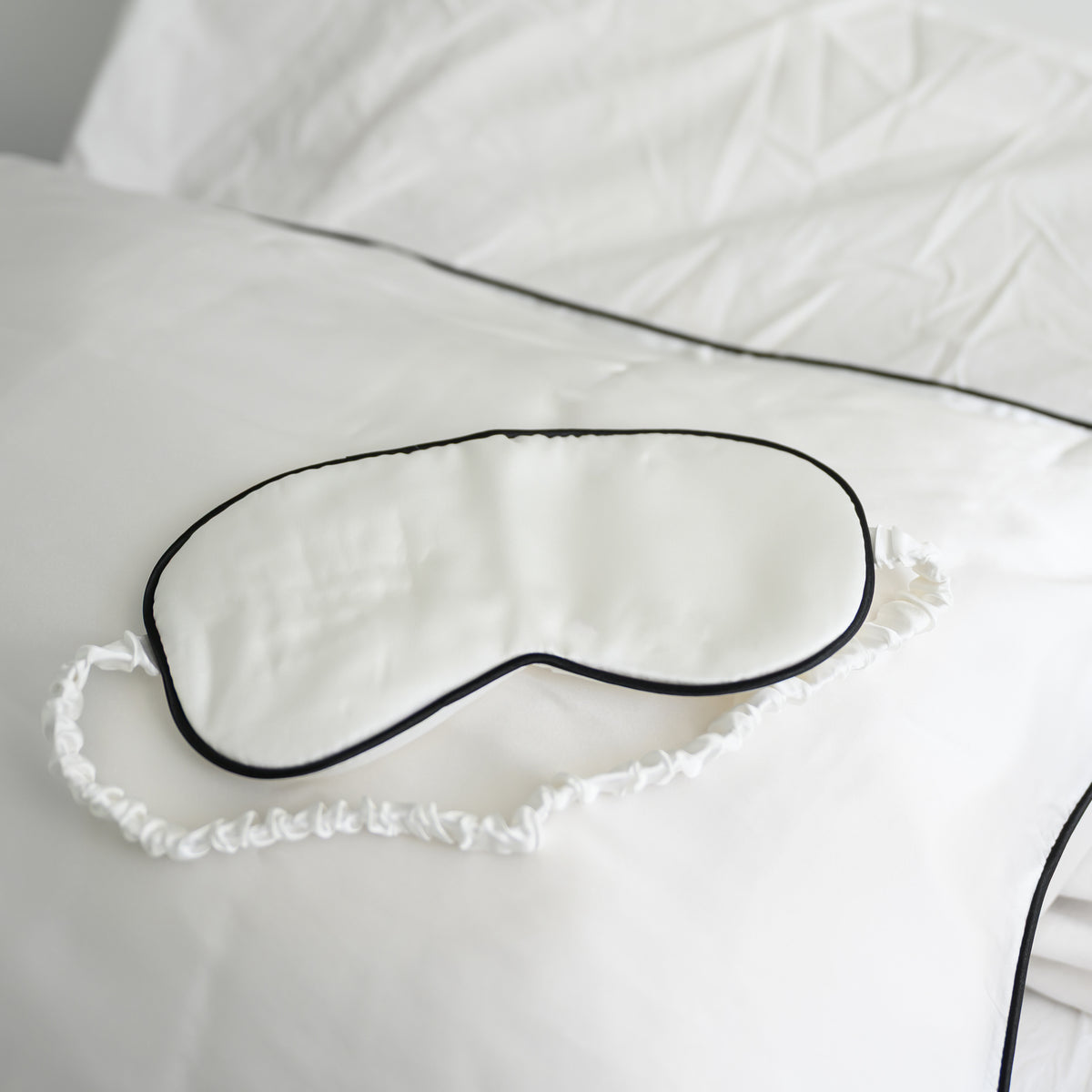 100% Pure Silk Gift Set - Milk with Black Piping