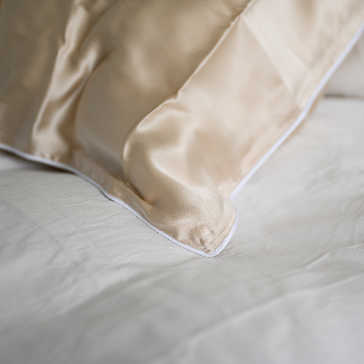 100% Pure Silk Pillowcase - Champagne with White Piping