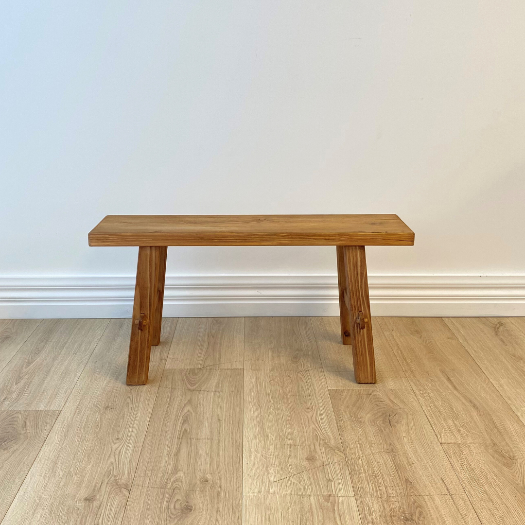 Medium reclaimed wood bench in Natural detail view