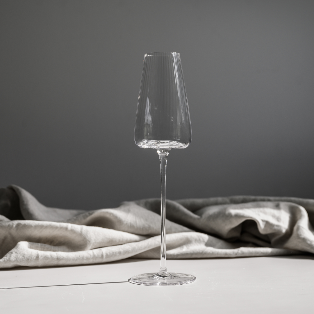 Melted crystal champagne flute in set of 4, close-up