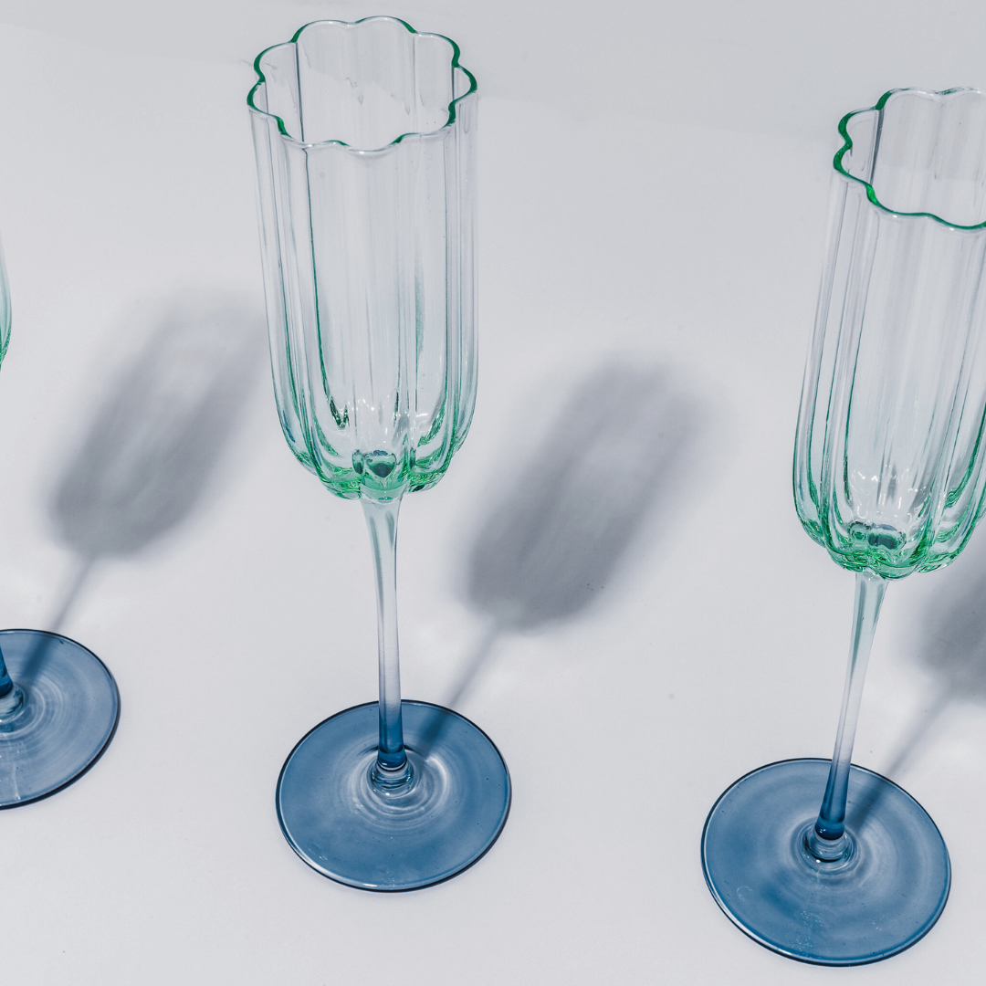 Petal champagne flute in aqua set of 4, detail view