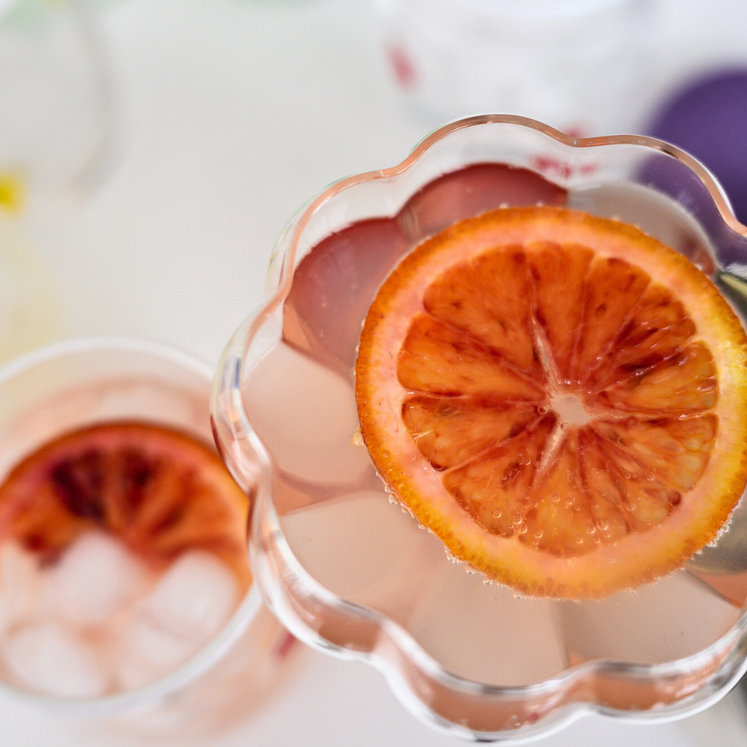 Petal cocktail glass- clear in set of 4, close-up