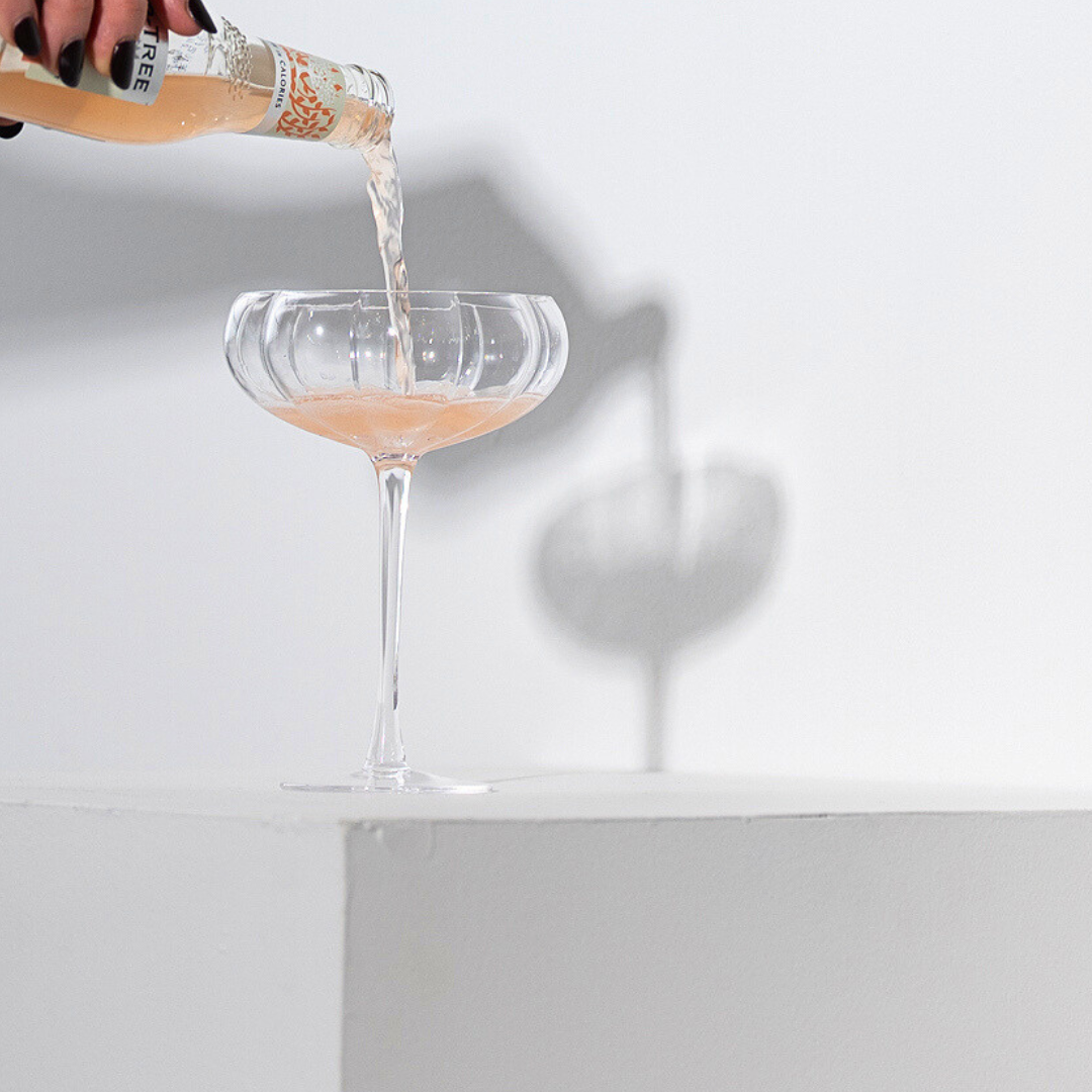 Petal cocktail glass- clear in set of 4, detail view