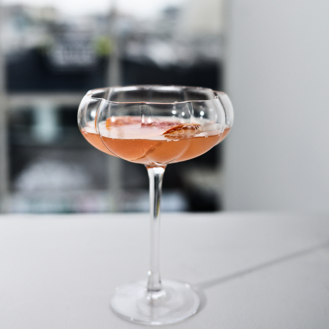 Petal cocktail glass- clear in set of 4, close-up