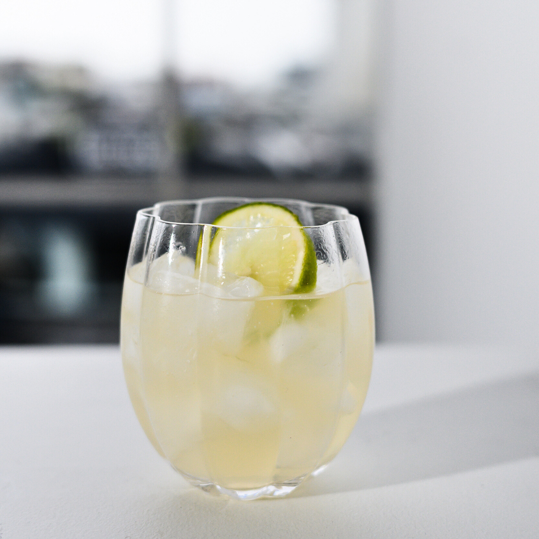 Petal stemless glass- clear in set of 4, close-up