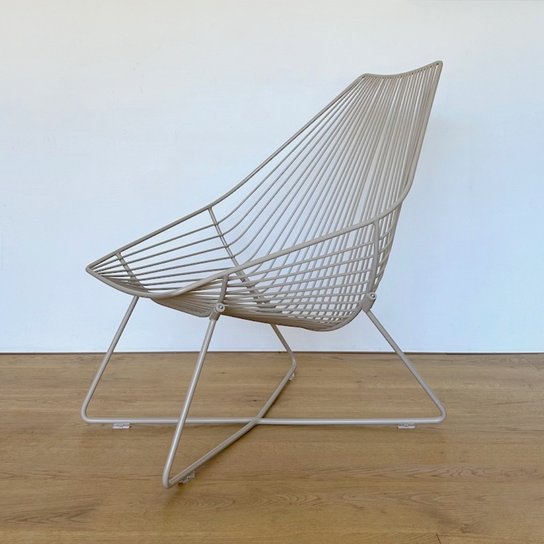 Piha lounger in putty