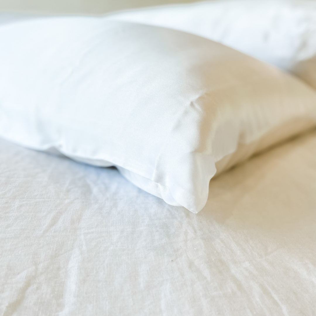 Pure silk pillowcase in Clean White detail view