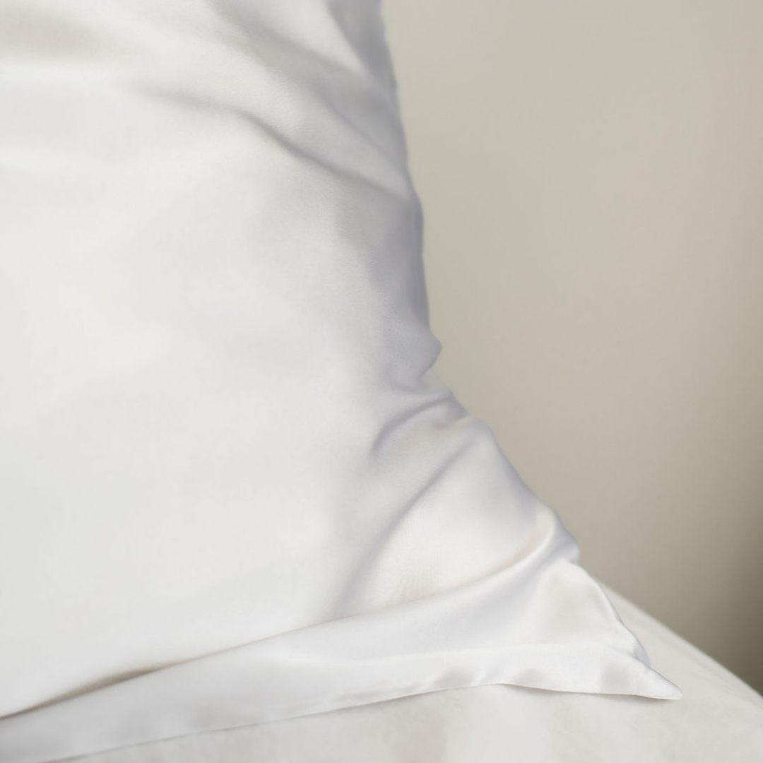 Pure silk pillowcase in Clean White close-up of fabric