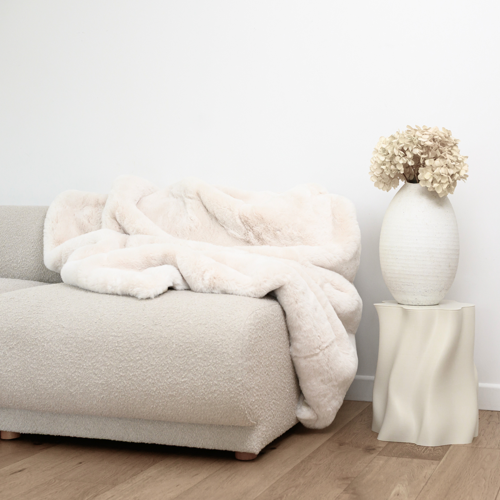 Rollas sofa in single, detail view