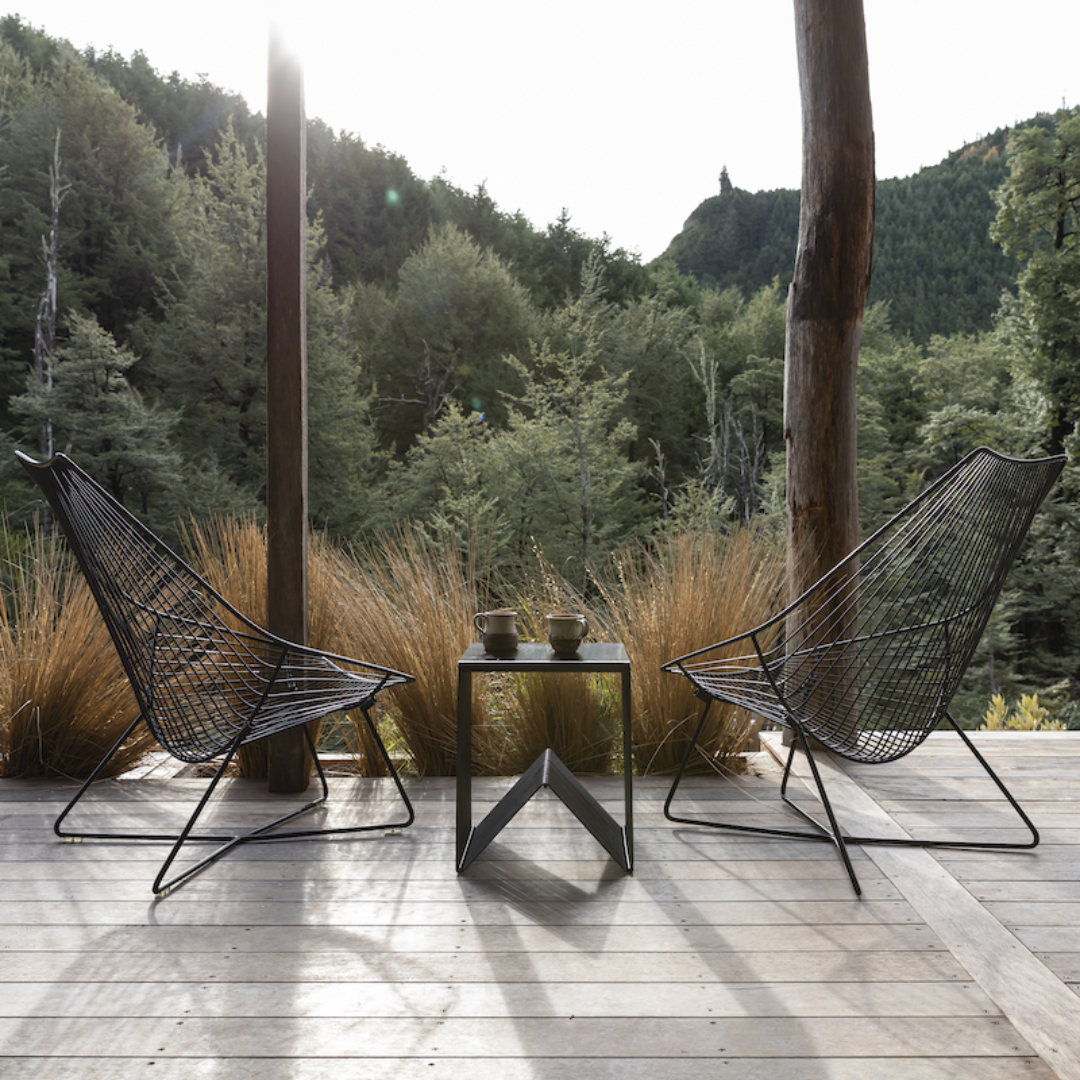 Stainless steel piha in black, detail view