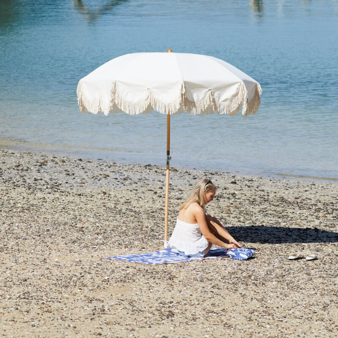 Summer sun umbrella in vanilla, detail view