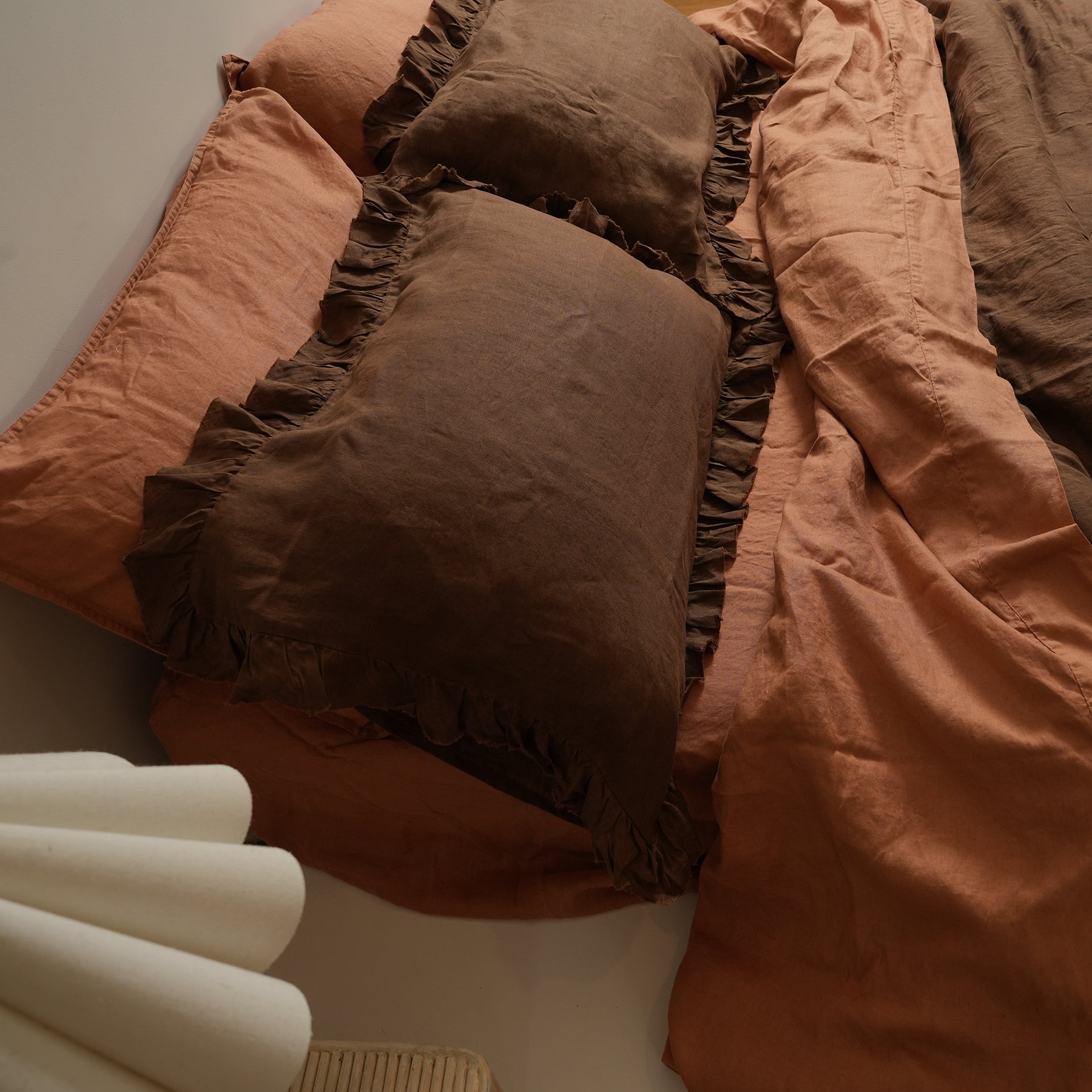100% french flax linen ruffle edge pillowcase pair in mocha, detail view