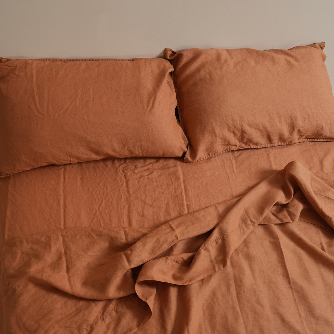 100% french flax linen sheet set in hazelnut, detail view
