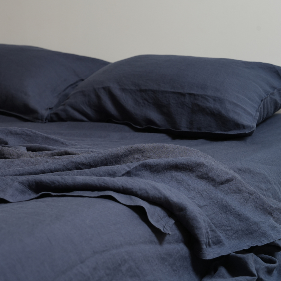 100% french flax linen sheet set in midnight, detail view
