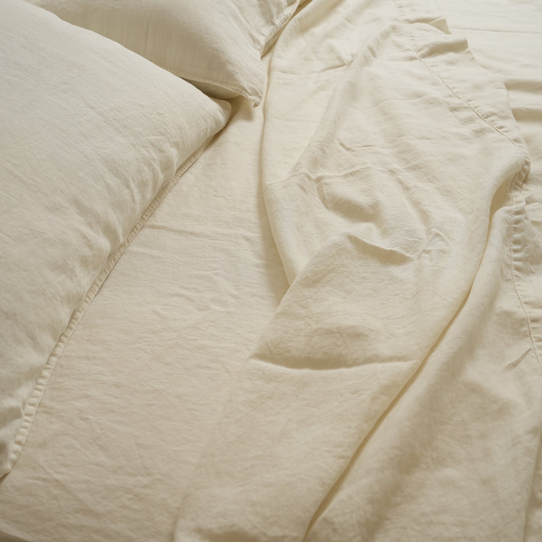 100% french flax linen sheet set in milk, alternate angle