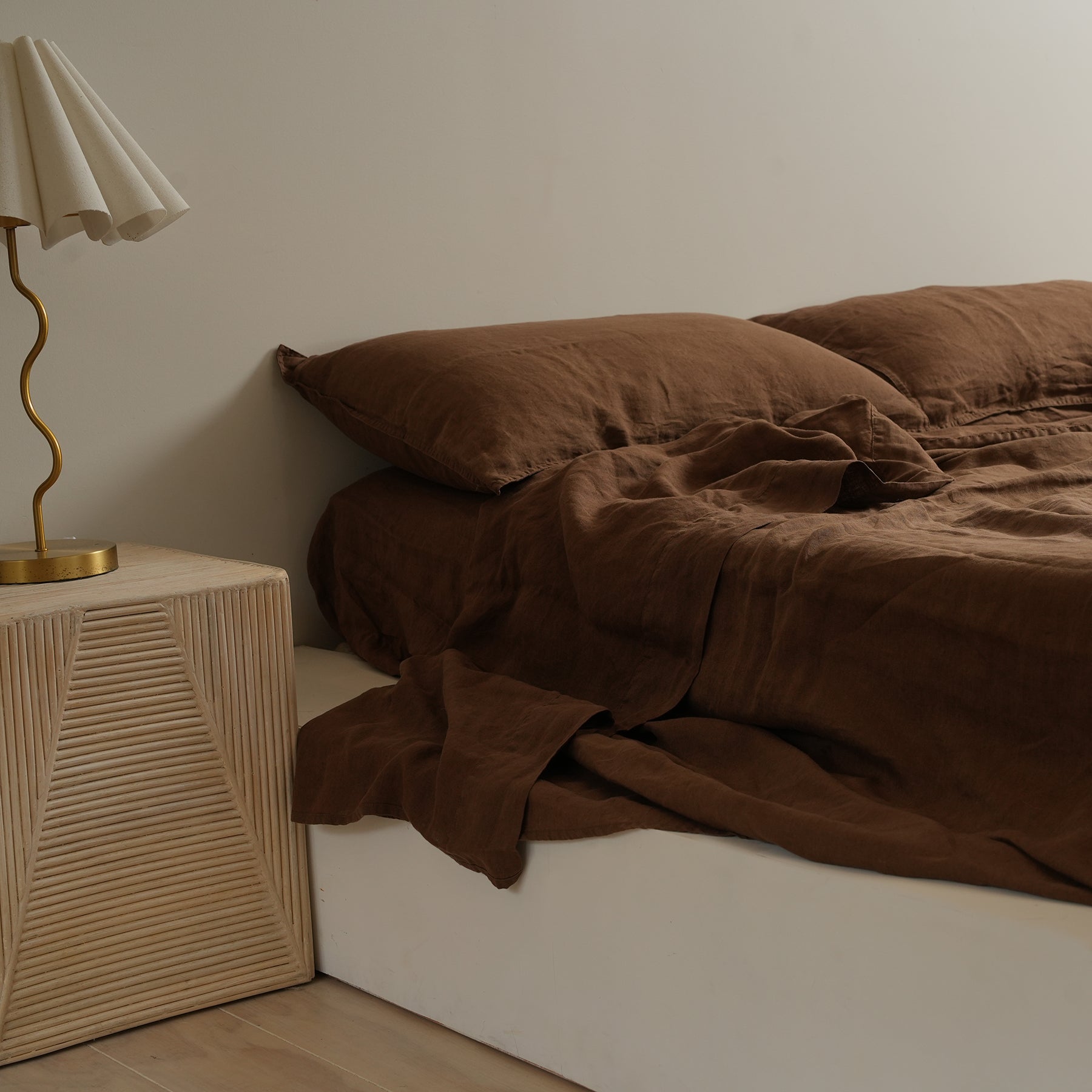 100% french flax linen sheet set in mocha, detail view
