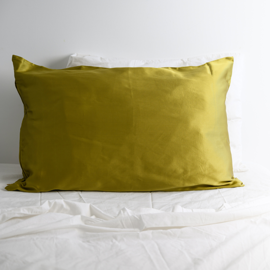 100% pure silk pillowcase in khaki, detail view