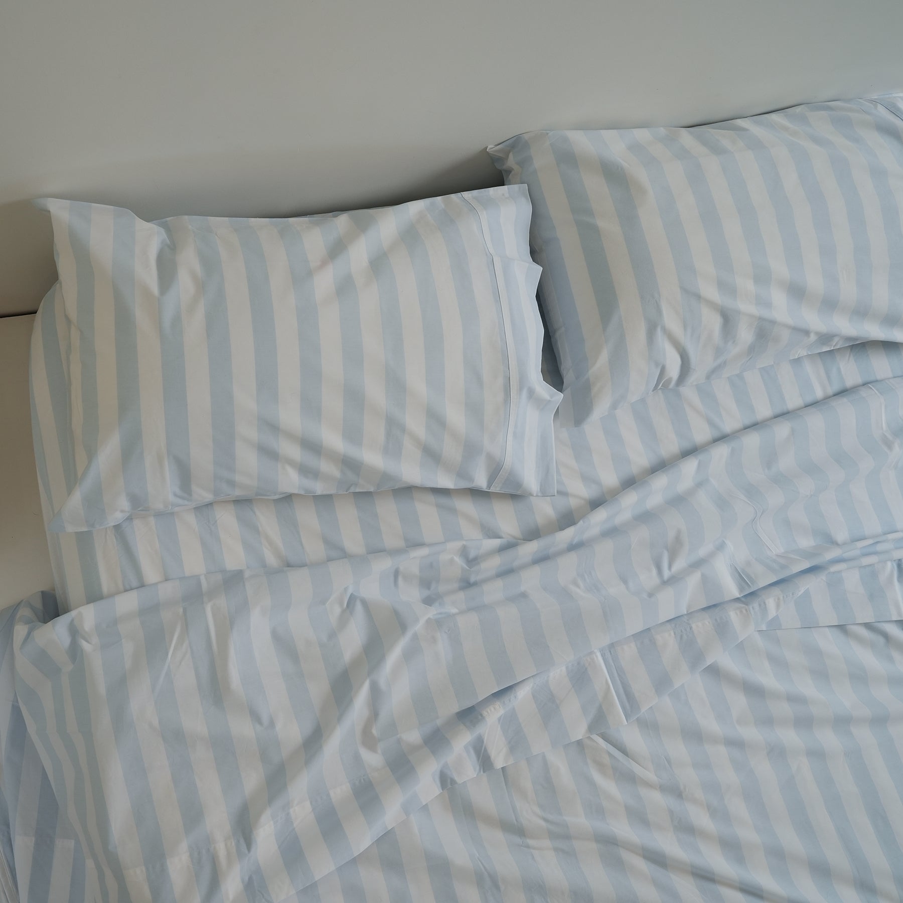100% stonewashed cotton sheet set in sky blue stripe, detail view