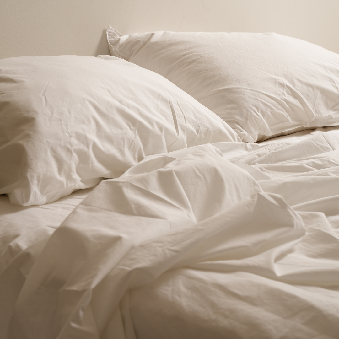 100% stonewashed cotton sheet set in white, detail view