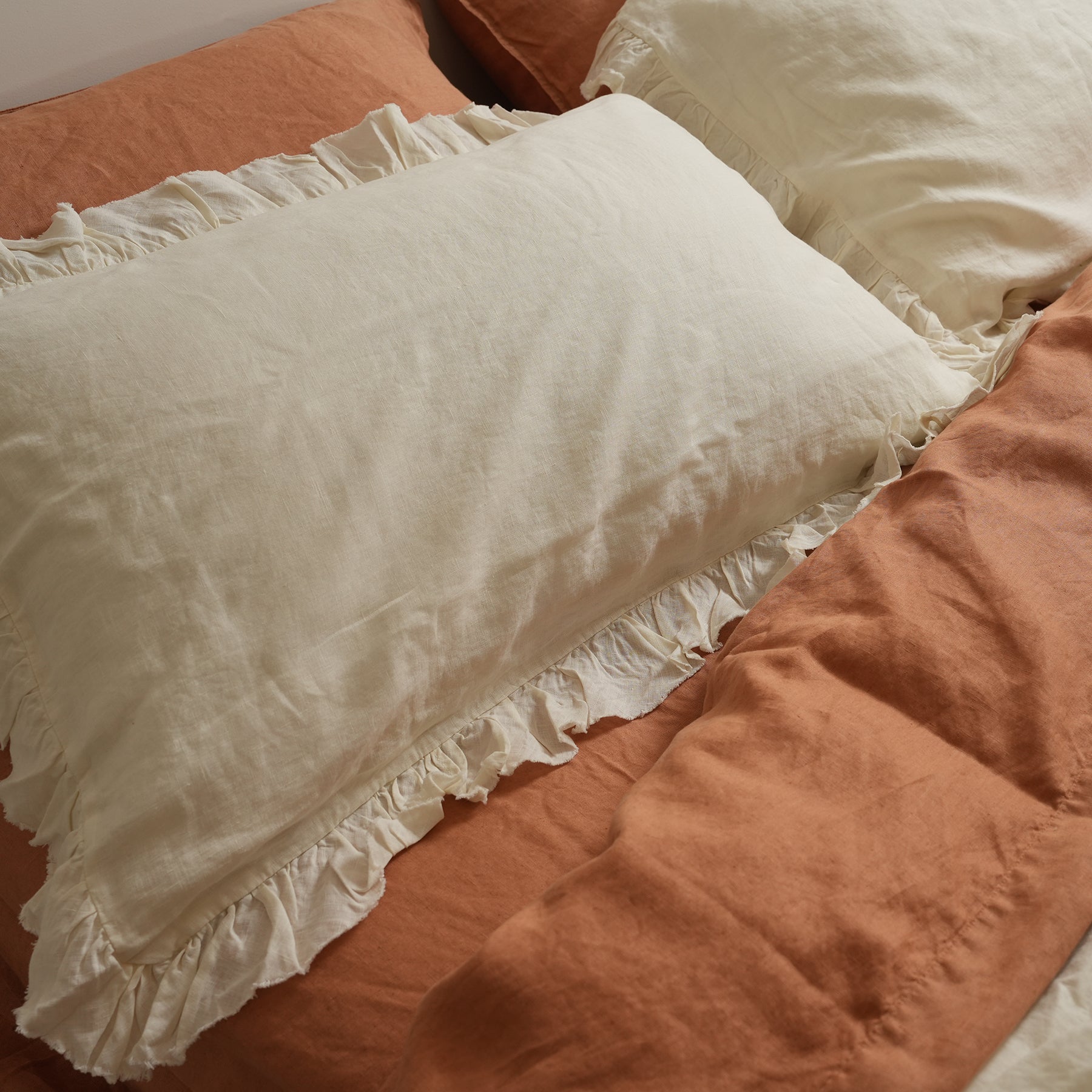 French Flax Linen Ruffle Edge Pillowcase Pair in Milk – Home Lab NZ