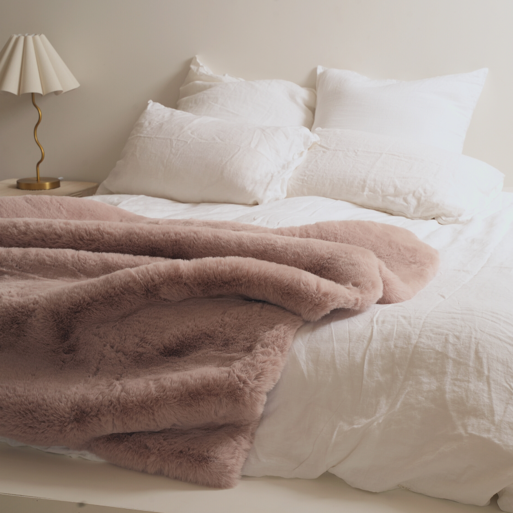 Vegan Fur Throw Big Bear Blush Pink