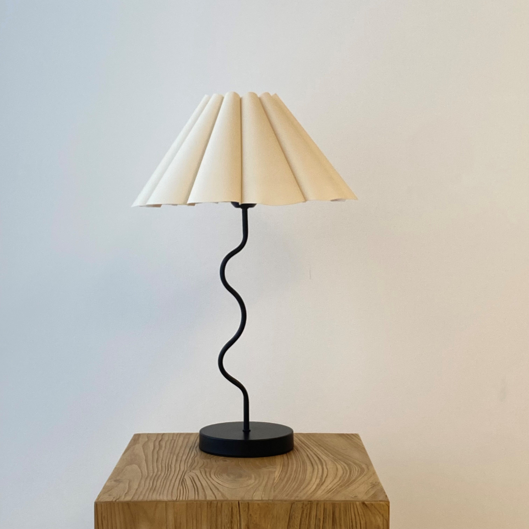 Wavy Table Lamp- Black