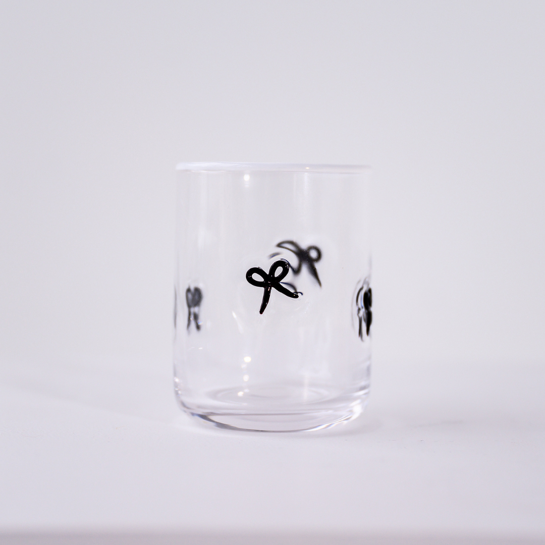 Black bow icon glass in set of 4, detail view