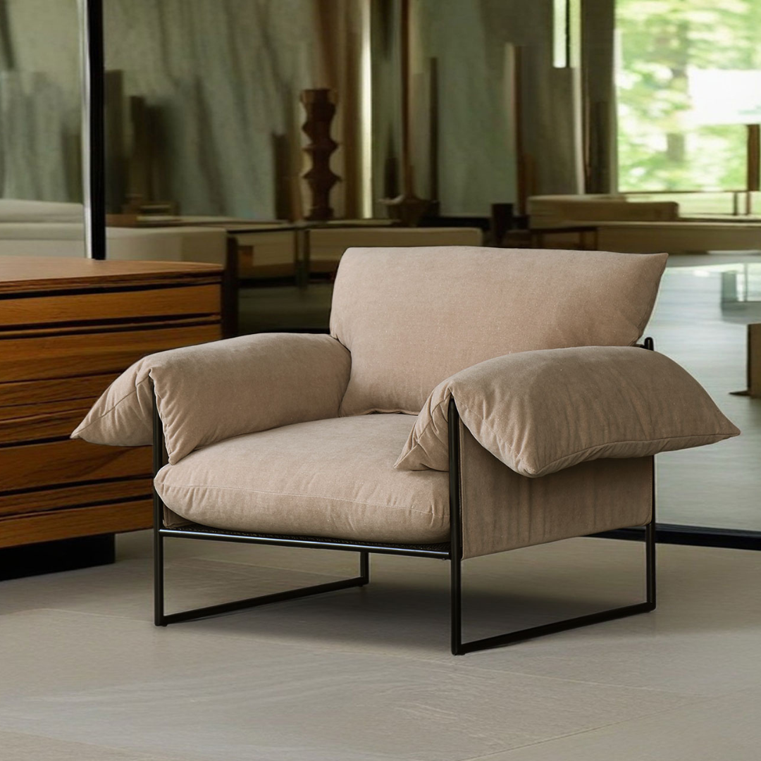 Bobbi occasional chair, close-up
