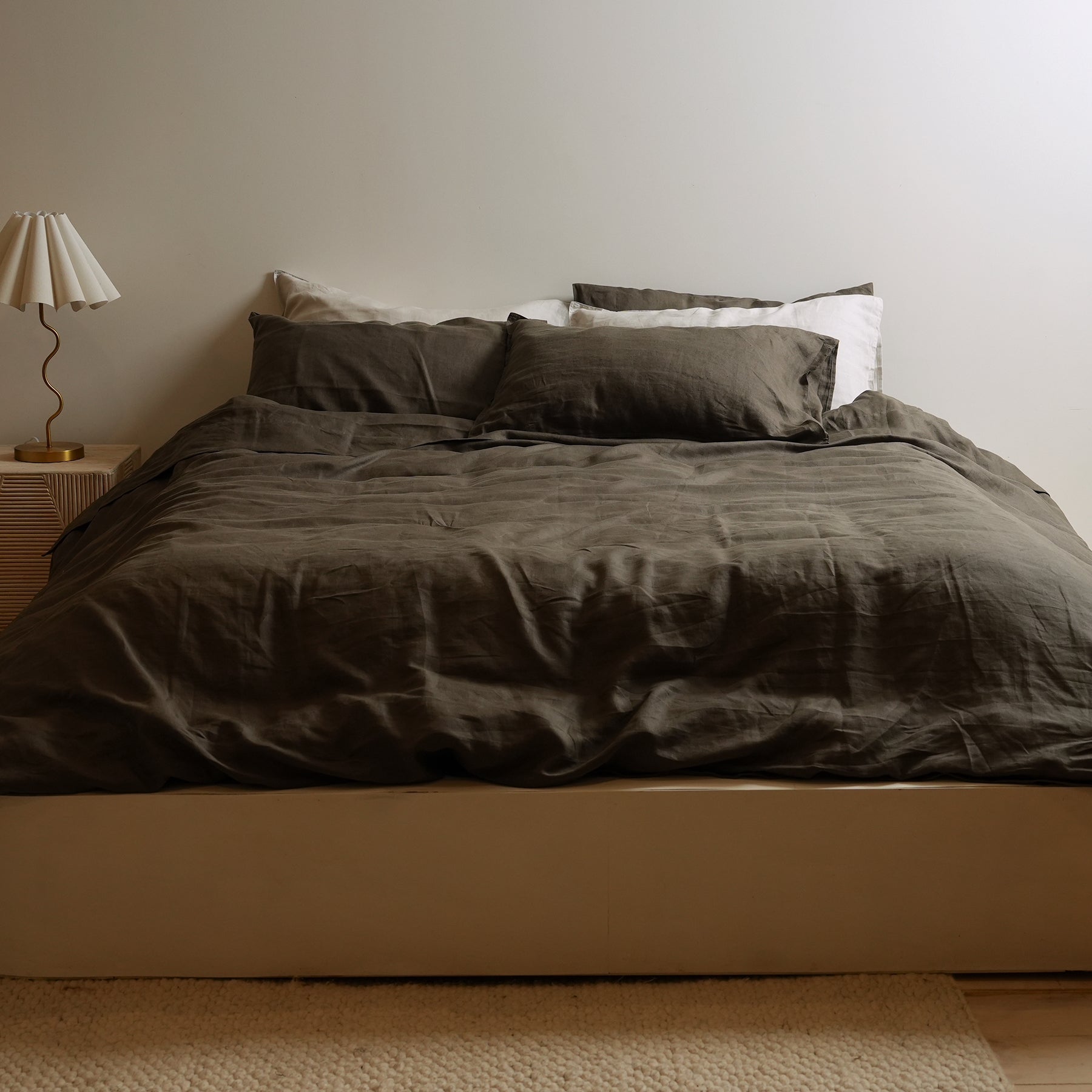 French flax linen duvet set in Deep Moss close-up of fabric