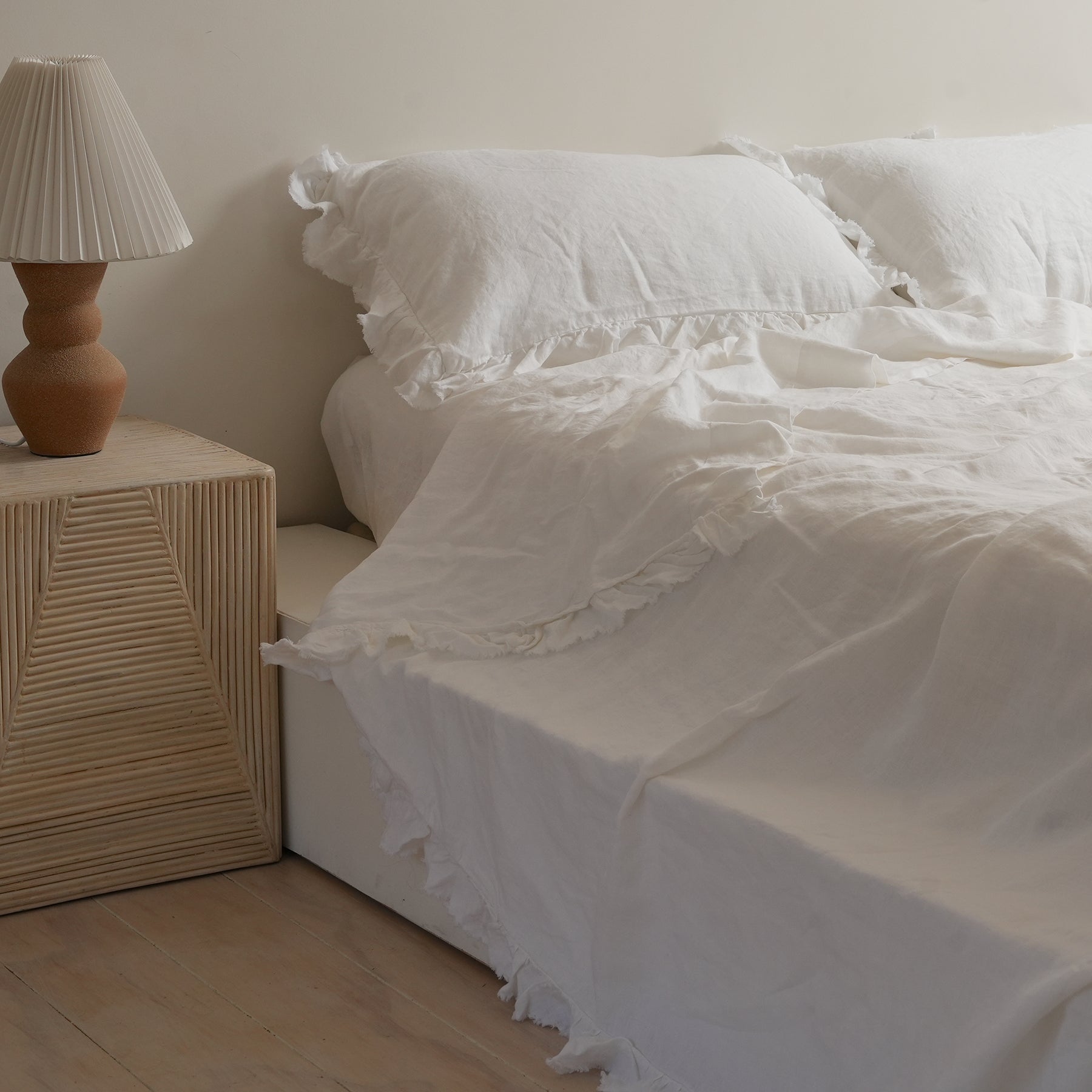 French flax linen ruffle edge sheet set in White
