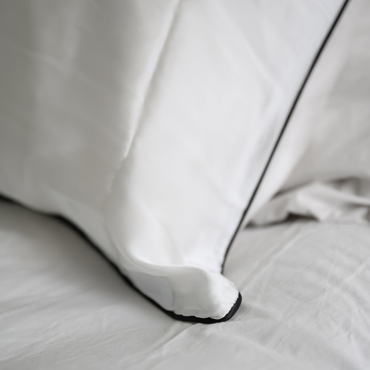 100% Pure Silk Pillowcase - Milk with Black Piping