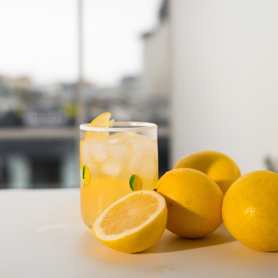 Lemon icon glass in set of 4, close-up