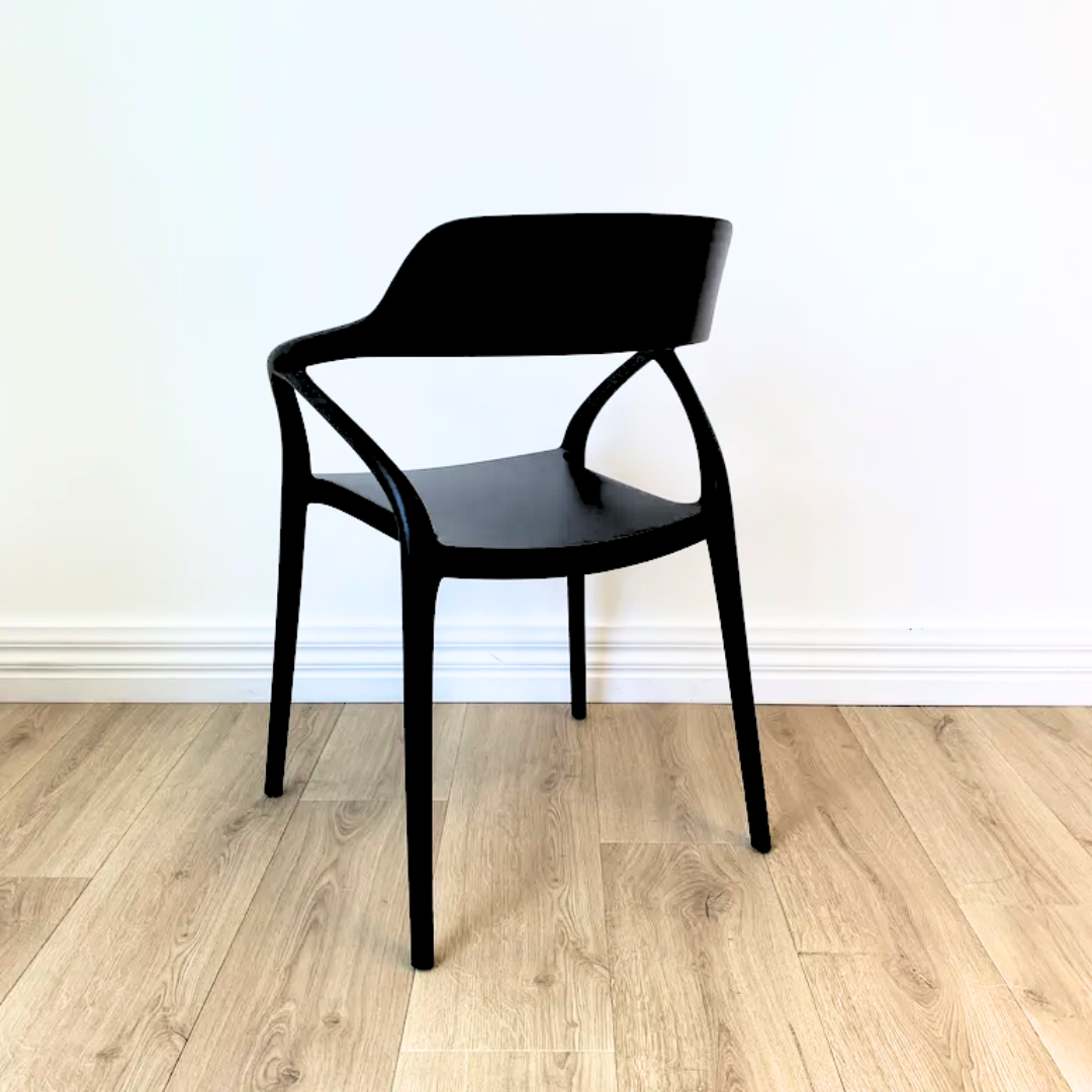 Max chair- black in set of 4, close-up