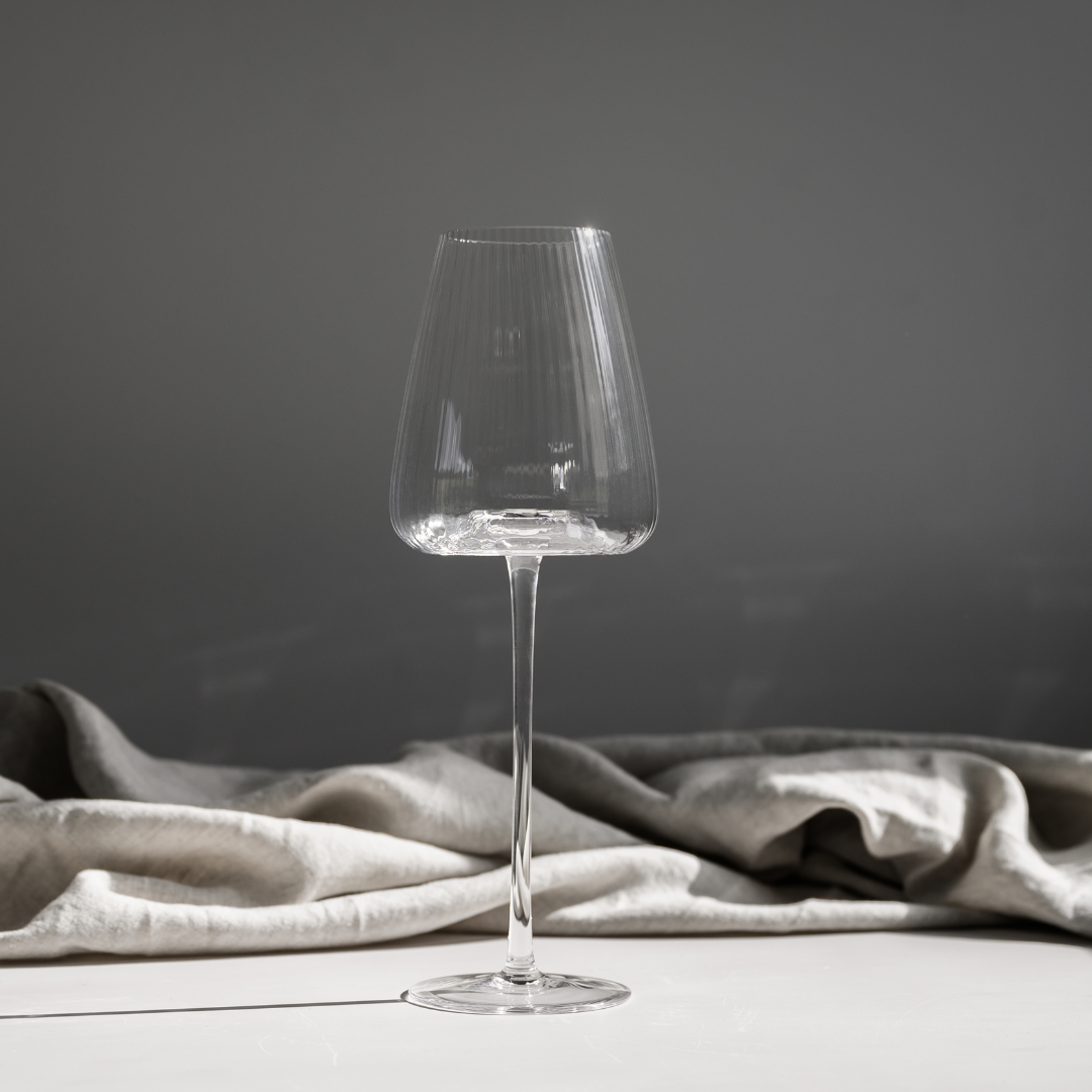 Melted crystal white wine glass in set of 4, detail view