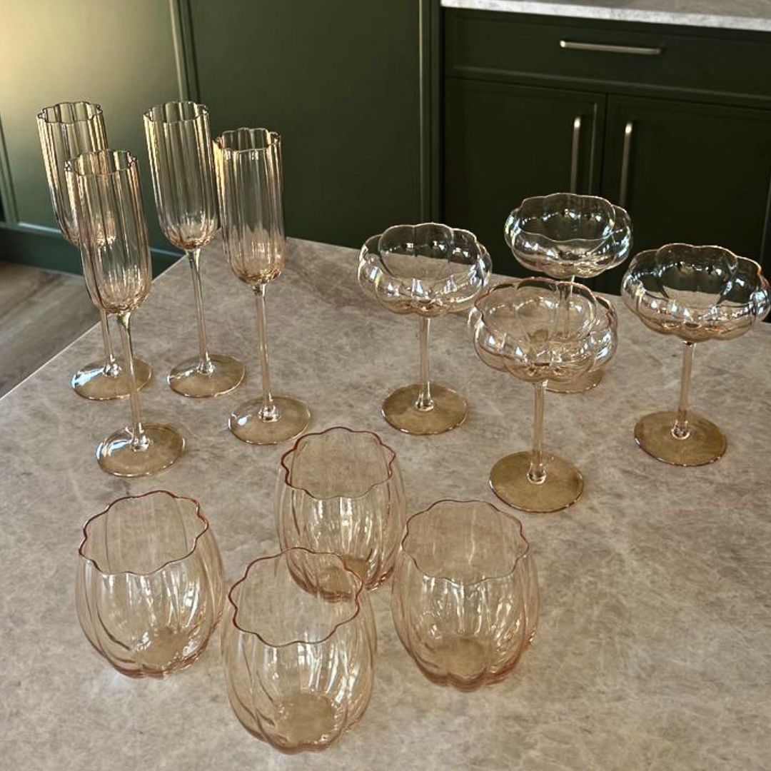 Petal champagne flute- light amber in set of 4, detail view