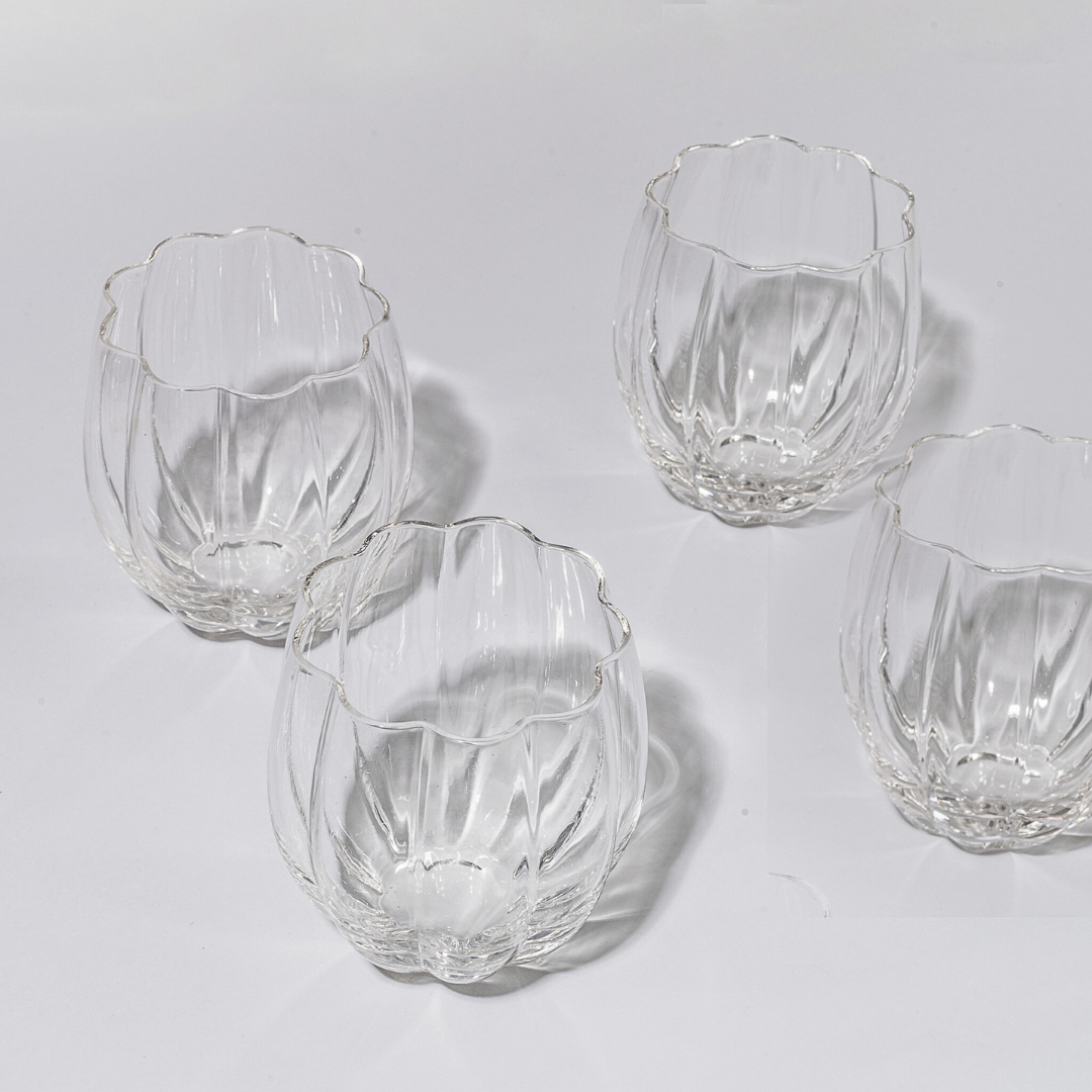 Petal stemless glass- clear in set of 4, close-up