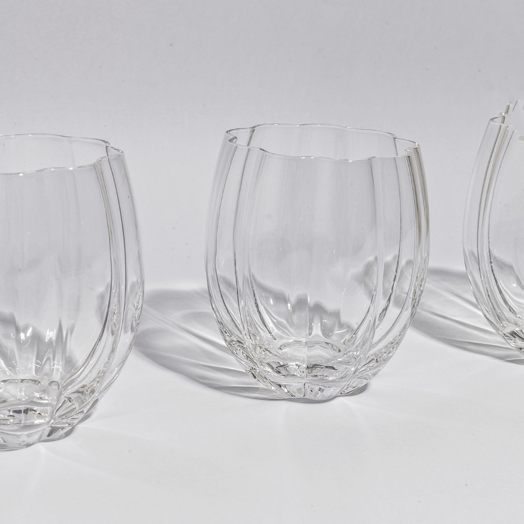 Petal stemless glass- clear in set of 4, side view