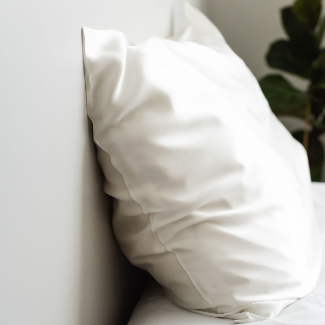 Pure silk pillowcase in Milk detail view