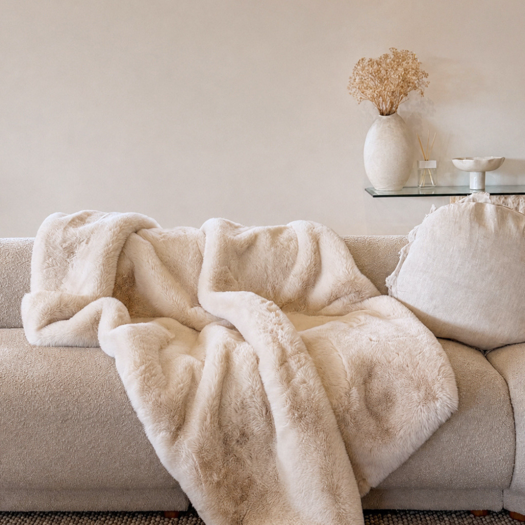 Vegan fur throw in big bear cream, detail view