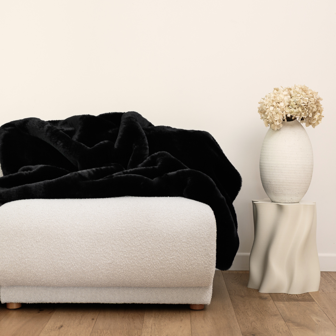 Vegan fur throw in black